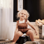 Olita cu protectie spate Potty Chair, Black-White, BabyBjorn Olita cu protectie spate Potty Chair, Black-White, BabyBjorn